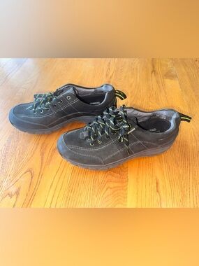 Clarks Women’s Lace-Up Shoes